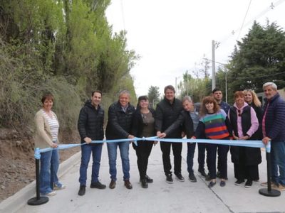 Inauguraron un tramo del nuevo asfalto en calle Obrero Argentino de la ciudad de Neuquén