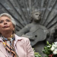 Olga Sánchez desmiente renuncia y acata orden de cancelar diálogo con autodefensas