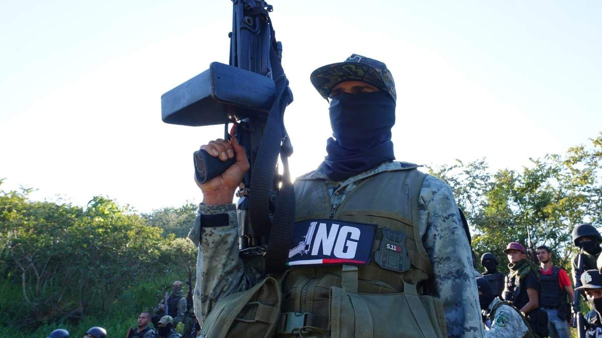 Integrantes del CJNG en la sierra michoacana, en noviembre de 2023