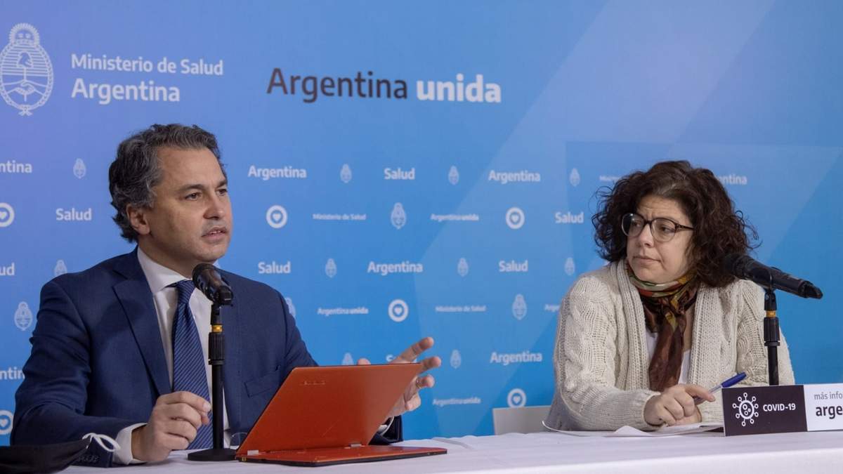 Miembros del Ministerio dando el reporte diario de casos. Fuente: (Twitter)