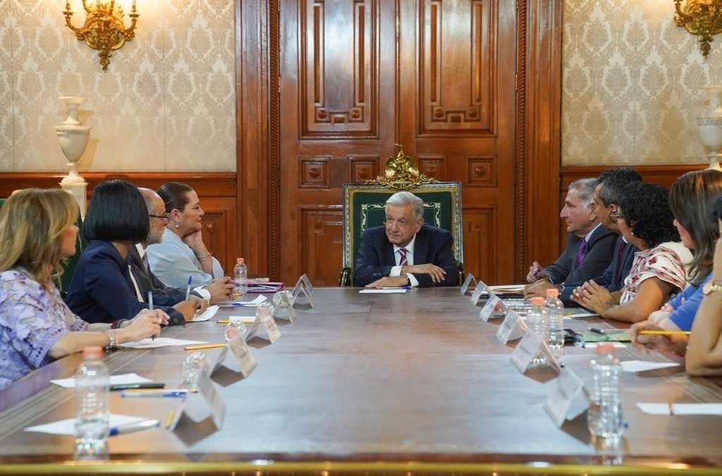 Reunión del presidente López Obrador con consejeros del INE