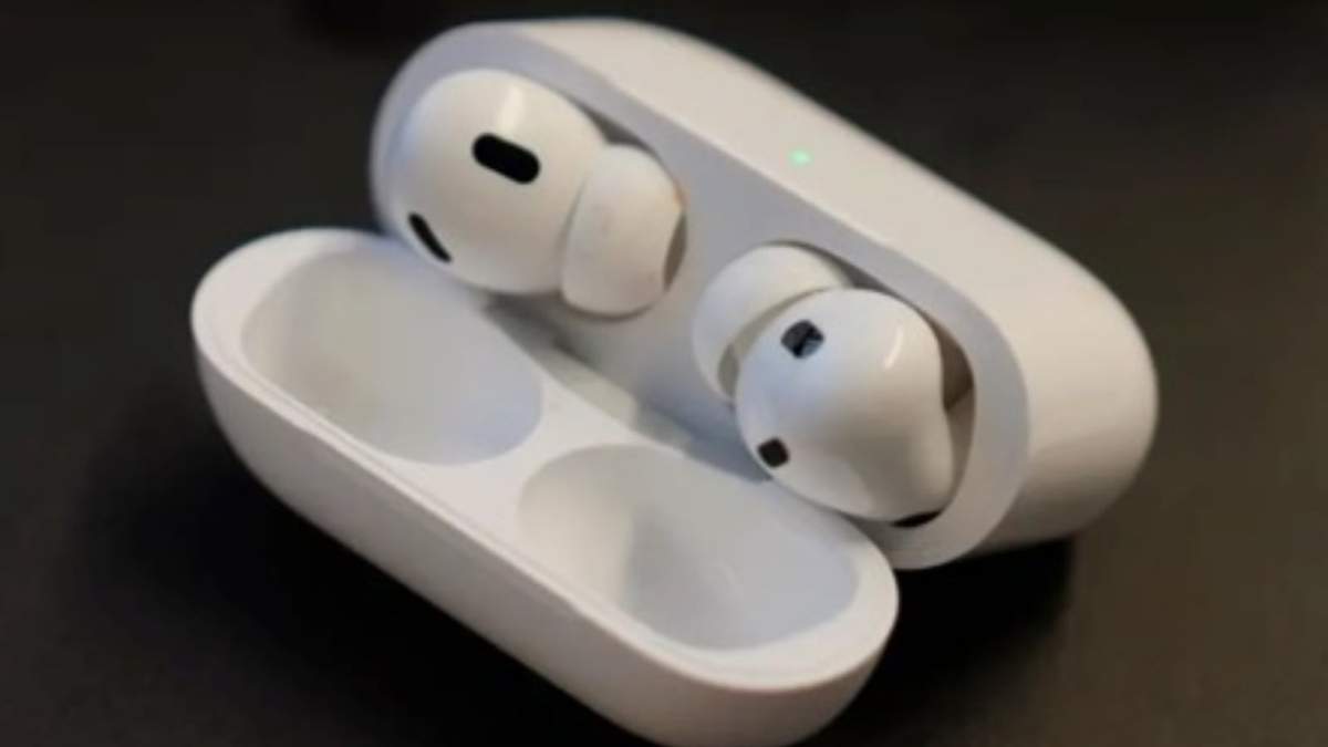 Un par de audífonos AirPods Pro 2 de Apple