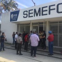 Familias de Guatemala buscan a sus fallecidos tras volcadura en Chiapas