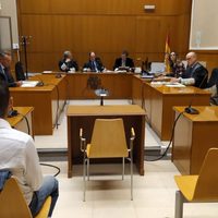 Condenan en España a tuitero por difundir noticias falsas xenófobas