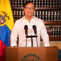 Petro insiste en que opositores buscan "derrocar" su gobierno