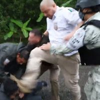 El INM suspende a dos agentes por agresión a migrantes en Chiapas
