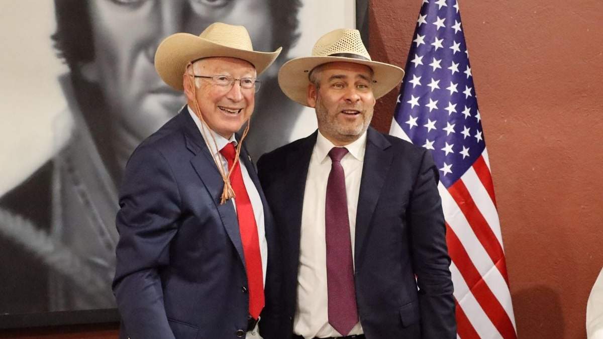 El gobernador de Michoacán, Alfredo Ramírez Bedolla, y el embajador de Estados Unidos, Ken Salazar, anunciaron la formalización del acuerdo para reanudar las exportaciones de aguacate y mango.