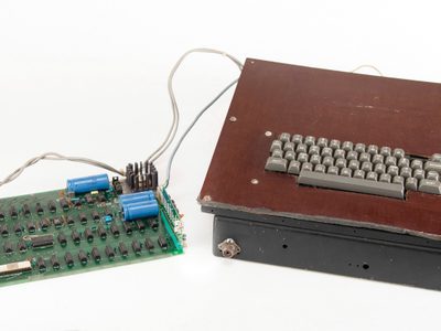 Subastan computadora que ayudó a iniciar el imperio Apple
