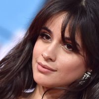 A través de una llamada: Camila Cabello estrenó nuevo videoclip
