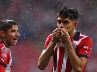Chivas vuelve a ganar en la Liga MX con goleada de 4-1 al Atlas