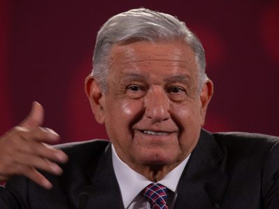 AMLO explica el "humanismo mexicano" de su gobierno en redes sociales