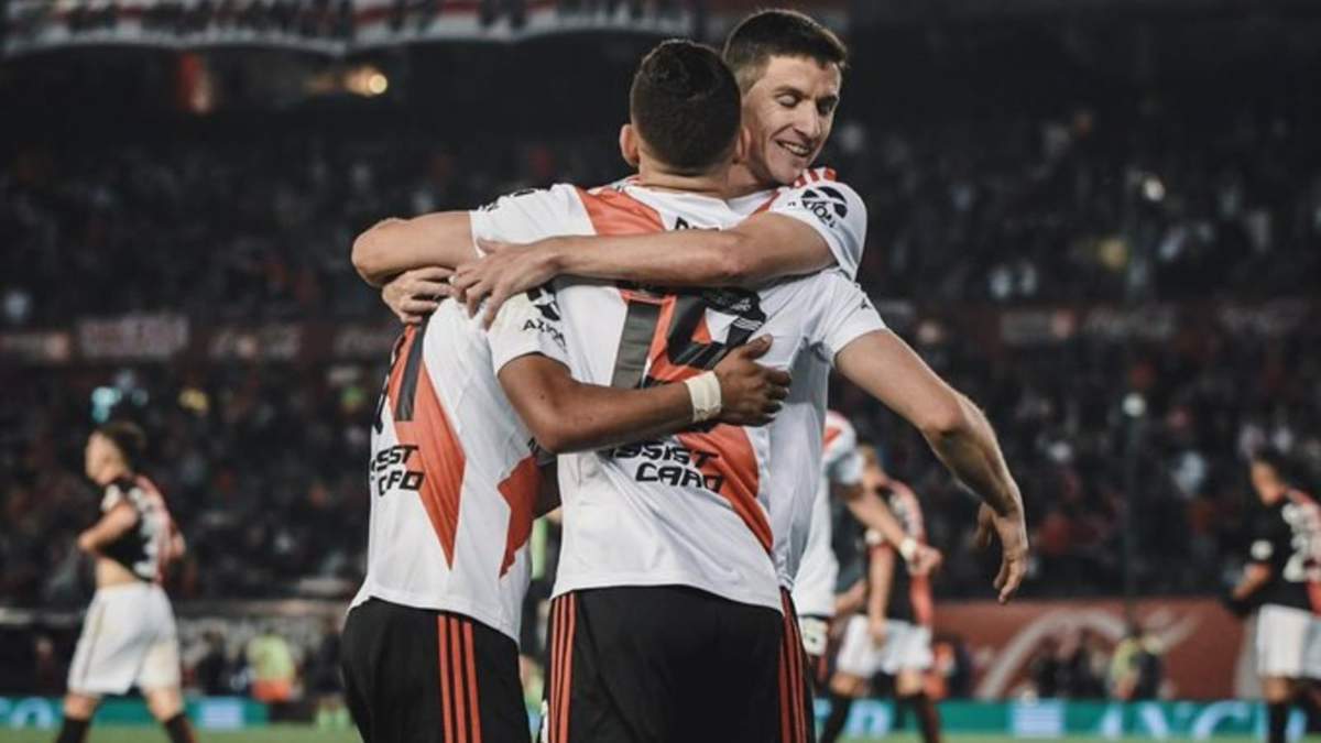 Abrazo en el festejo de River. Fuente: (Instagram)