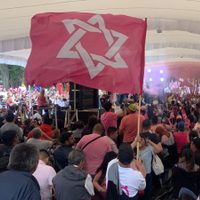 Sheinbaum llama a la unidad, pero recuerda que lleva “un año arriba en las encuestas