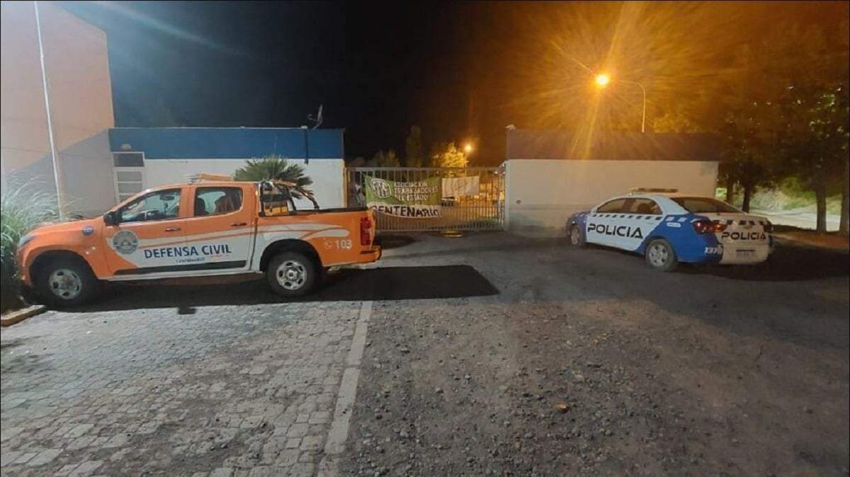 Los trabajadores llegaron a un acuerdo con la municipalidad para levantar el bloqueo. Fuente: (Centenario Digital)