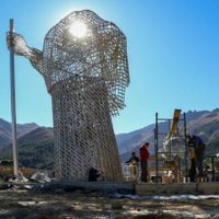 Huinganco inició el montaje de la monumental escultura del Sagrado Corazón de Jesús