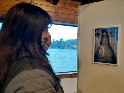 Arte en Silencio: la muestra fotográfica que inauguró en Villa Pehuenia