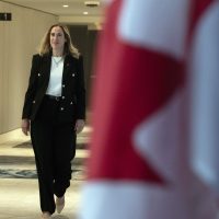 Canadá está dispuesto a comprar más productos de EU para poner fin a amenaza arancelaria de Trump