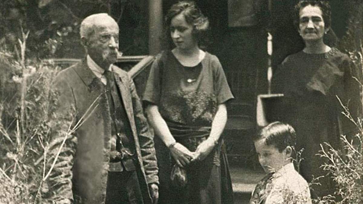 Ireneo Paz, Amalia Paz, y Octavio Paz, 1922. Mixcoac