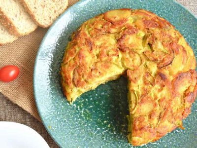 Tortilla sin huevo: con 1 zanahoria que te sobró en la heladera, prepará esta receta económica, rápida y rica