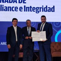 Premio consuelo para Cornejo en el cierre de listas
