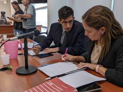 El policía que le disparó a su amigo fue imputado por homicidio y quedó detenido