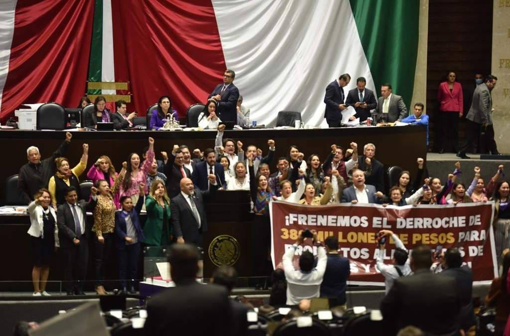 Diputados de Morena y aliados celebran la eliminación de 13 fidecomisos al PJF