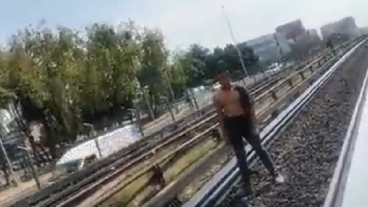 Persona en las vías del Metro