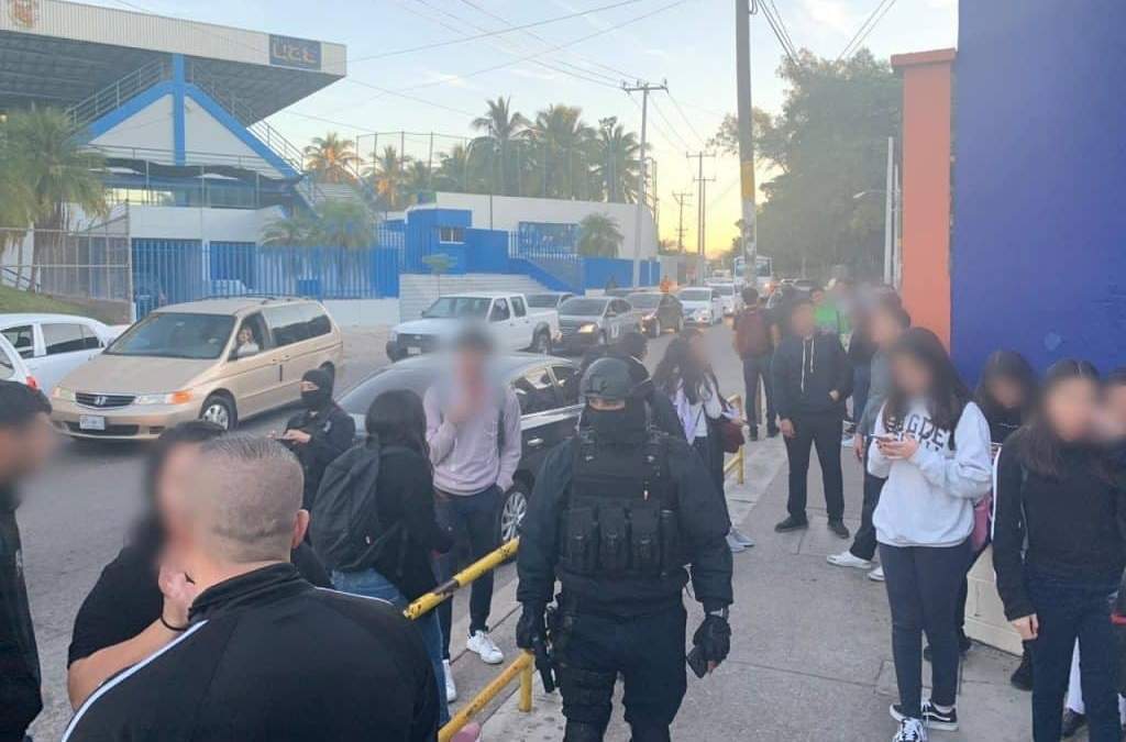 Evacuan preparatoria en Sinaloa tras amenaza de bomba y tiroteo