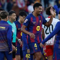 Barcelona vence 2-1 al Girona en el descuento y Hansi Flick fue expulsado