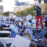 "Terminan su carrera política abrazados a un flota-flota": la crítica de la Provincia a la marcha