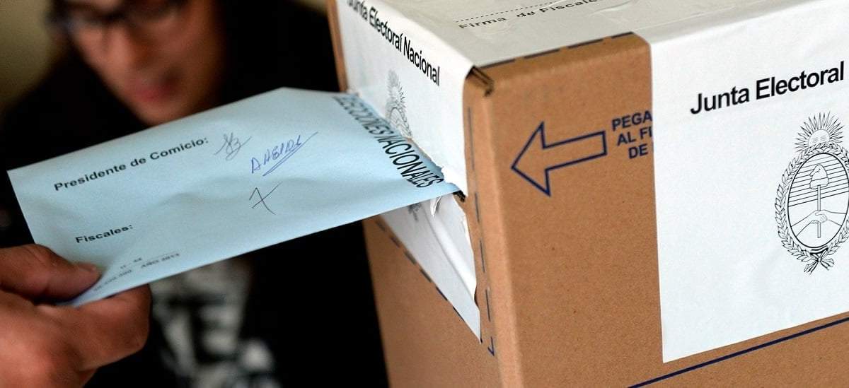 En caso de ser necesaria una segunda vuelta electoral para elegir presidente, se desarrollará el 19 de noviembre. Fuente: Chequeado.
