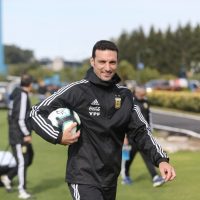 Sonríe Scaloni: el futbolista que rechazó a otro país para jugar en la Selección Argentina