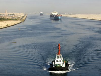 Por segunda vez en el año, un buque encalló en el canal de Suez