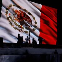 Simpatizantes de López Obrador alistan verbena en el Zócalo; Amieva retira valla metálica