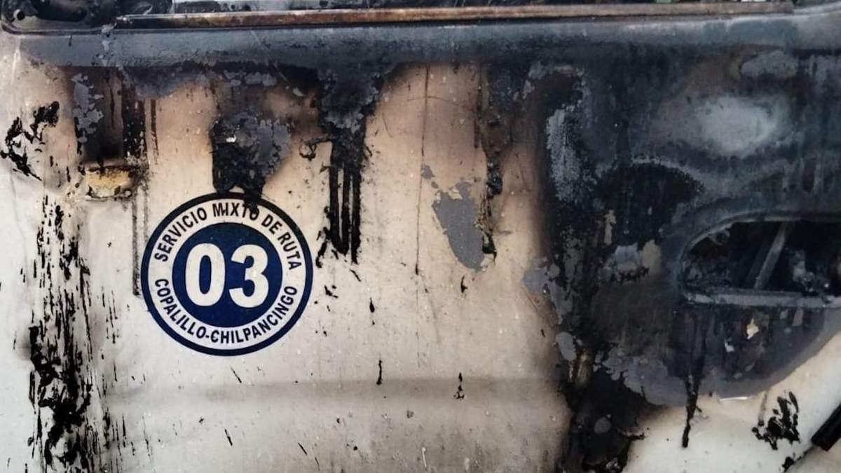 Una de las unidades incendiadas