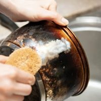 Como nuevas: conocé el secreto de las abuelas para recuperar tus ollas quemadas en tiempo récord