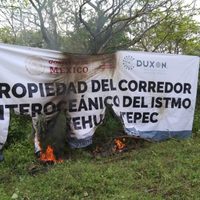 Pobladores protestan y queman vehículos por instalación de parque industrial en Istmo de Tehuantepec