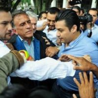 Apedrean a Yunes Linares, Anaya y Creel en el Congreso de Veracruz (Video)
