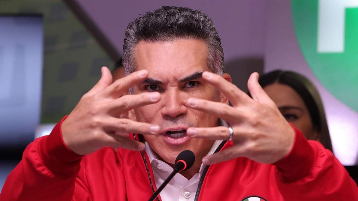 Alejandro Moreno en la conferencia de prensa previa a la reunión plenaria del PRI