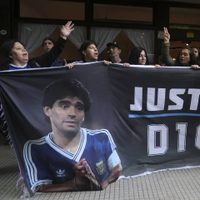 Cuatro policías declaran como testigos en el juicio en Argentina por la muerte de Maradona