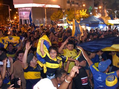 La calles de Neuquén se vistieron de azul y oro