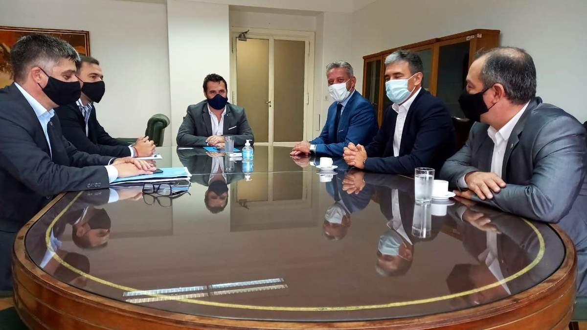 Reunión entre Martínez y Arcioni. Fuente: (Twitter)