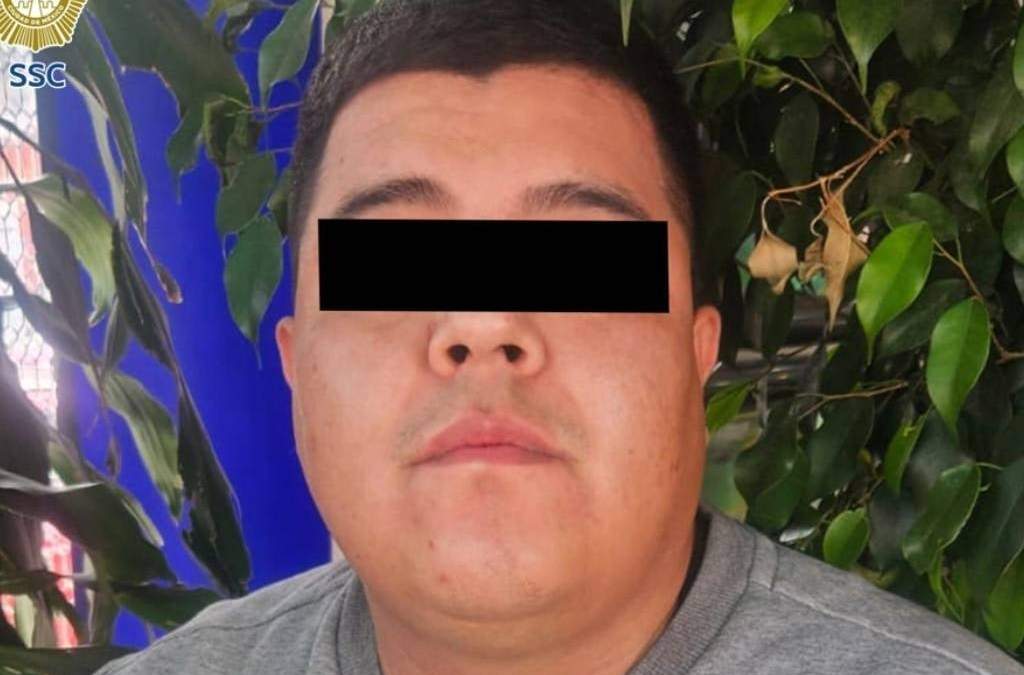 Detienen en la GAM a motociclista por no traer casco; le encuentran droga y un millón de pesos