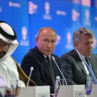 Rusia y Arabia Saudita buscan lograr "una mayor coordinación" en el mercado petrolero