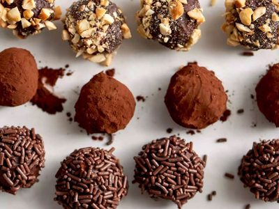 Trufas de chocolate con 3 ingredientes: el postre perfecto del finde, rendidor y delicioso como pocos