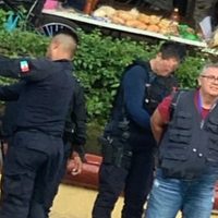 Camarógrafo es detenido por policías mientras grababa en Tequila, Jalisco