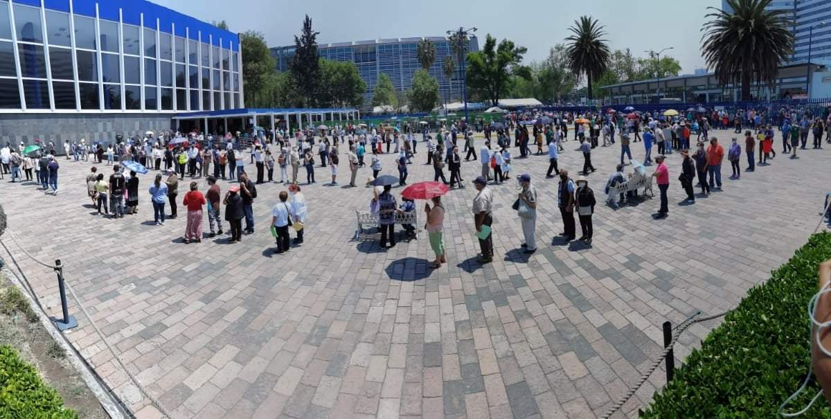 Los adultos mayores debieron hacer larga fila pese a que tenían cita