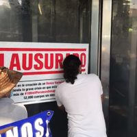 Familiares de desaparecidos clausuran simbólicamente sede de la FGR (Videos)