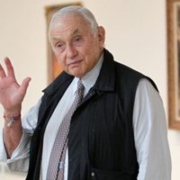 Multimillonario Les Wexner dice que Epstein fue "un estafador de primera; me engañó"