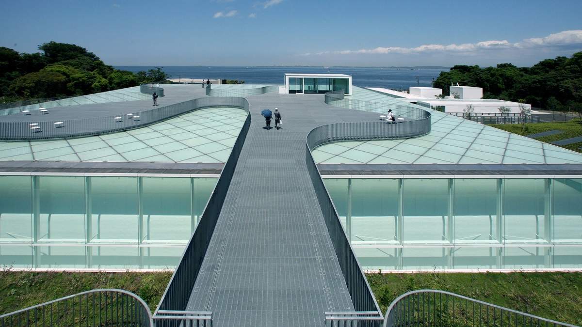 El Museo de Arte Yokosuka, diseñado por el arquitecto japonés Riken Yamamoto, en Yokosuka, Japón